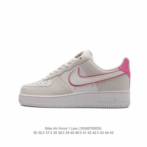 耐克 Nike Air Force 1 '07 空军一号男女子运动鞋复古篮球鞋，巧妙结合复古美学和新潮魅力，旨在致敬 40 年来风靡世界的元年款篮球鞋。皮革织物