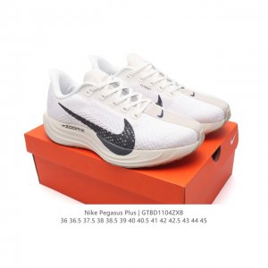 耐克 Nike REACTX PEGASUS Plus Next Nature 超级飞马跑步鞋 厚底增高运动老爹鞋。登月兼顾迅疾外观和稳固脚感，后跟覆面和中足动