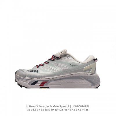 hoka One One X Moncler 厚底增高老爹鞋，越野跑鞋中的奢侈品 产品以白色和银灰色为主色调，这个配色和以往 Hoka One One 的风格还