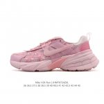 Nike 耐克 V2K Run 减震防滑 复古低帮运动跑步鞋 超火复古跑鞋，采用太空革组合呼吸网眼布鞋面材质，搭载正确4层组合底模，嵌入Tpu加固稳定模块,双层