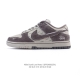 真标 耐克Nike Dunk Low 板鞋 Sb系列经典百搭休闲运动板鞋。加厚鞋舌的填充，使舒适性大大提升，同时也更方便穿脱中底部分则加入了脚感柔软舒适Zoom
