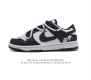 耐克 Nike Dunk Low Retro 运动鞋复古解构绑带板鞋 双鞋带。作为 80 年代经典篮球鞋款，起初专为硬木球场打造，后来成为席卷街头的时尚标杆，现