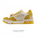 公司级 Lv Skate Sneaker 路易威登 2025年新款运动板鞋 蛇年限定 春夏秀场初次亮相，此次以粒面牛皮革焕新呈现。加垫鞋领和鞋舌援引滑板鞋设计，