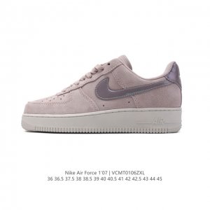 耐克 Nike Air Force 1 '07 Low 空军一号含气垫 低帮百搭厚底增高休闲运动板鞋。柔软、弹性十足的缓震性能和出色的中底设计，横跨复古与现代的