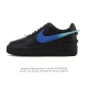 特价头层皮 耐克 空军一号 Af1 低帮休闲板鞋 Ambush X Nk Air Force 7 Low Sp 空军一号联名标志性的Swoosh延伸至鞋跟之外，