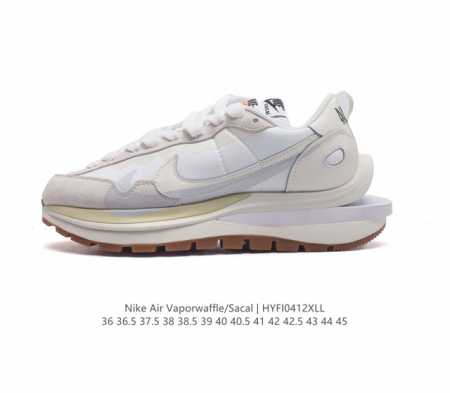 耐克 Sacai X Nike Vaporwaffle 华夫三代3.0 走秀重磅联名款运动鞋 。鞋款由pegasus与vaporfly两款鞋型的设计元素共同构建 - 点击图像关闭