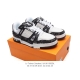 公司级 路易威登 Louis Vuitton LV路易威登板鞋 时尚运动鞋 潮厚底增高鞋 。舒适防滑底和百搭性霸屏整个时尚娱乐圈，细节调整完美主义！鞋面采用柔软