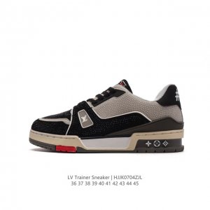 路易威登 满钻 Louis Vuitton LV路易威登板鞋 时尚运动鞋 潮厚底增高休闲鞋。舒适防滑底和百搭性霸屏整个时尚娱乐圈，细节调整完美主义！致TPR光泽