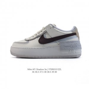 Nike 耐克低帮板鞋 空军一号 Af1马卡龙 Af1厚底增高百搭运动板鞋 Nike Air Force 1 “Shadow” 造型设计上与 Sacai X N