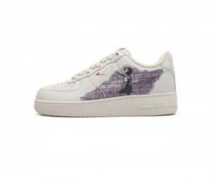 特价 耐克 Nike Air Force 1 07 空军一号低帮百搭休闲运动板鞋 柔软 弹性十足的缓震性能和出色的中底设计 横跨复古与现代的外型结合 造就出风靡