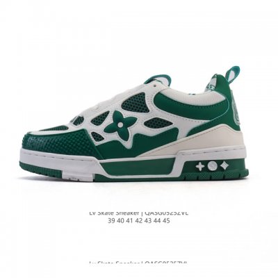 lv Skate Sneaker 路易威登 2025年新款运动板鞋 蛇年限定 春夏秀场初次亮相 此次以粒面牛皮革焕新呈现 加垫鞋领和鞋舌援引滑板鞋设计 科技鞋带