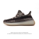 Adidas 阿迪达斯 Yeezy Boost 350 V2 椰子 巴斯夫 休闲透气缓震舒适 百搭轻便中底慢跑鞋 椰子鞋经典运动鞋中性跑鞋，是Adidas Ye