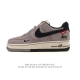 耐克 Nike Air Force 1 '07 Low 空军一号含气垫 低帮 小白鞋 百搭厚底增高休闲运动板鞋。柔软、弹性十足的缓震性能和出色的中底设计，横跨复