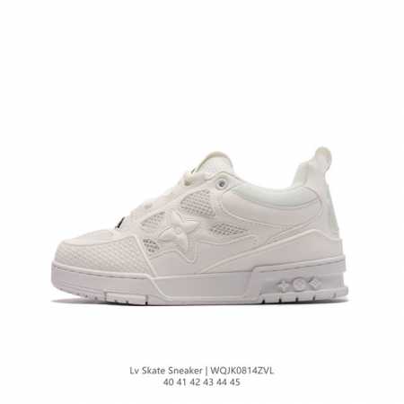 lv Skate Sneaker 路易威登 男士运动板鞋于 秋冬秀场初次亮相，此次以粒面牛皮革焕新呈现。加垫鞋领和鞋舌援引滑板鞋设计，科技双鞋带和橡胶外底完善整 - 点击图像关闭