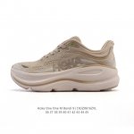 Hoka畅行无阻 Hoka One One Bondi 9 舒适百搭耐磨轻便 低帮跑步鞋 男女款。Bondi 9 最显著的变化在于其鞋底单元，原本扎实可靠的鞋底