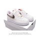 耐克 Nike Air Force 1 '07 Low 空军一号含气垫 小白鞋 低帮百搭厚底增高休闲运动板鞋。柔软、弹性十足的缓震性能和出色的中底设计，横跨复古