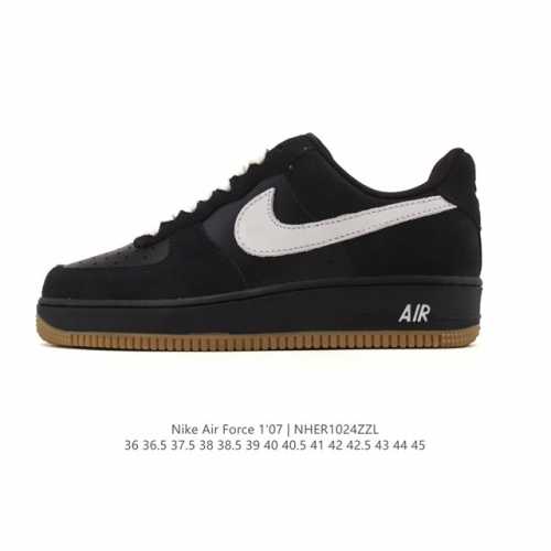 耐克 Nike Air Force 1 '07 Low 空军一号含气垫 低帮百搭厚底增高休闲运动板鞋。柔软、弹性十足的缓震性能和出色的中底设计，横跨复古与现代的