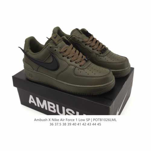 耐克 空军一号 Af1 低帮休闲板鞋 Ambush X Nk Air Force 1'07 Low Sp 空军一号联名标志性的Swoosh延伸至鞋跟之外，鞋舌和