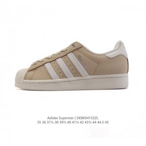 阿迪达斯 Adidas Superstar 三叶草经典贝壳头系列 新款休闲板鞋潮流男女士运动鞋。鞋面柔软皮革材质 标志性的贝壳鞋头，锯齿三条纹，简约的线条。就连