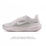 颠覆式升级！Nike 飞马新鞋 触感柔软，质感升级！随着“耐克 蓝图 系列”在巴黎的盛大发布，全新一代 登月41代 Nike Pegasus 41运动老爹鞋也正