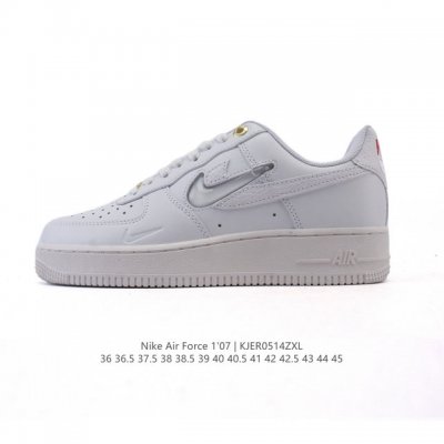 耐克 Nike Air Force 1 '07 Low 空军一号含气垫 低帮百搭厚底增高 小白鞋 休闲运动板鞋。柔软、弹性十足的缓震性能和出色的中底设计，横跨复