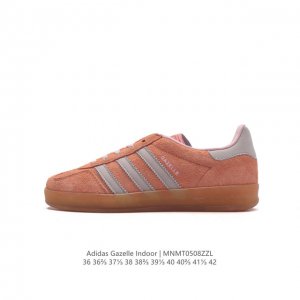 阿迪达斯 Adidas Originals Gazelle Indoor 复古三叶草防滑透明橡胶板鞋经典运动鞋。这款经典鞋,忠于原版设计,缀撞色三条纹和鞋跟饰片