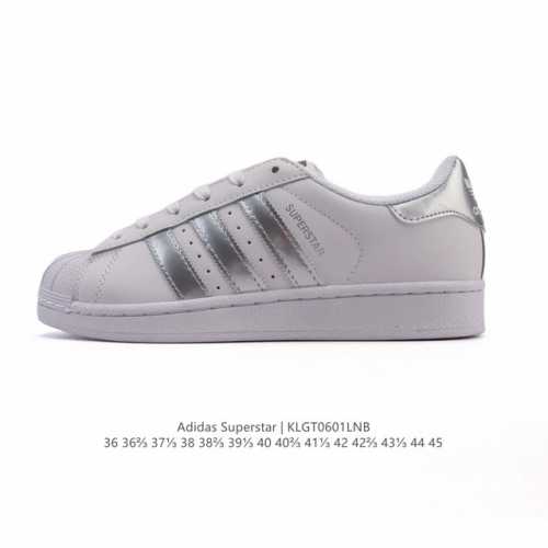 真标 阿迪达斯 Adidas Superstar 2025年新款鞋子 蛇年新款经典贝壳头系列 新款休闲板鞋潮流男女士运动鞋 。鞋面柔软皮革拼接材质 标志性的贝壳