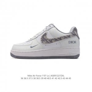 耐克nike Air Force 1 Low 空军一号 Af1 小白鞋 低帮百搭厚底增高休闲运动板鞋。柔软、弹性十足的缓震性能和出色的中底设计，横跨复古与现代的