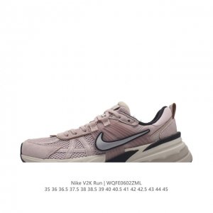Nike 耐克 V2K Run 减震防滑 复古低帮跑步鞋 超火复古跑鞋，采用太空革组合呼吸网眼布鞋面材质，搭载正确4层组合底模，嵌入tpu加固稳定模块,双层md