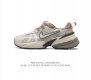 公司级 Nike 耐克 V2K Run 减震防滑 复古低帮跑步鞋 超火复古跑鞋 采用太空革组合呼吸网眼布鞋面材质 搭载正确4层组合底模 嵌入tpu加固稳定模块,