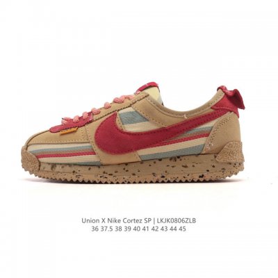 真标 Union X Nike Cortez 重磅联名 复古运动跑步鞋，整体延续 Nike Cortez 传统的 阿甘鞋 造型，鞋面采用麂皮打造搭配鞋侧特殊的彩