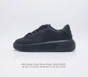 Mlb Chunky Classic 大印花板鞋 休闲时尚厚底增高休闲运动鞋 潮流百搭一脚蹬运动鞋男女轻便胶鞋 这双鞋子韩范十足,很适合初夏穿搭,白色厚底鞋搭配
