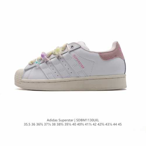 阿迪达斯 新款 Adidas Superstar 三叶草 经典贝壳头系列 新款休闲板鞋潮流男女士运动鞋 。鞋面柔软皮革材质 标志性的贝壳鞋头，锯齿三条纹，简约的
