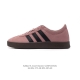 阿迪达斯 Adidas Vl Court Classic Shoes 运动休闲板鞋德训鞋 T头鞋 这款adidas经典运动鞋，以经典造型塑就百搭风格。灵感源自a