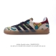 阿迪达斯 Adidas Originals Gazelle Indoor复古三叶草防滑透明橡胶板鞋经典运动鞋。这款经典鞋,忠于原版设计,缀撞色三条纹和鞋跟饰片。