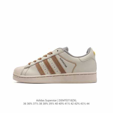 阿迪达斯 Adidas Superstar 三叶草经典贝壳头系列 新款休闲板鞋潮流男女士运动鞋 。鞋面柔软皮革材质 标志性的贝壳鞋头，锯齿三条纹，简约的线条。就 - 点击图像关闭