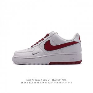 耐克 Nike Air Force 1 '07 Low 空军一号含气垫 低帮百搭厚底增高休闲运动板鞋。柔软、弹性十足的缓震性能和出色的中底设计，横跨复古与现代的