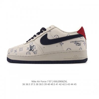 耐克 Nike Air Force 1 '07 Low 空军一号含气垫 低帮百搭厚底增高休闲运动板鞋。柔软、弹性十足的缓震性能和出色的中底设计，横跨复古与现代的
