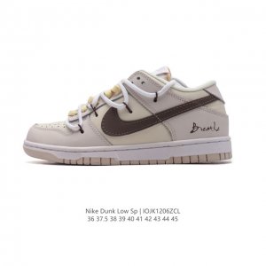 耐克 Nike Dunk Low Sp 运动滑板鞋 解构绑带 双鞋带系统延续了今年的代表性风格，搭配亮粉色鞋带，保持了 Dunk Sb Low 街头属性的同时，