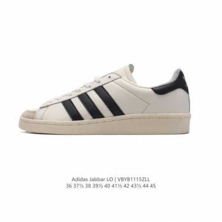 阿迪达斯 Adidas Atmos X Adidas Jabbar Lo 运动板鞋 德训鞋 鞋盒设计复古，鞋面采用反毛皮处理，鞋身侧面和内侧采用皮质材料搭配，鞋 - 点击图像关闭