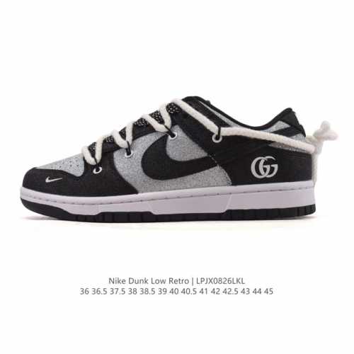 耐克 Nike Dunk Low Retro 运动鞋复古板鞋 解构绑带 双鞋带。作为 80 年代经典篮球鞋款，起初专为硬木球场打造，后来成为席卷街头的时尚标杆，