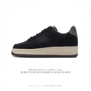 耐克 Nike Air Force 1 '07 Low 空军一号含气垫 低帮百搭厚底增高休闲运动板鞋。柔软、弹性十足的缓震性能和出色的中底设计，横跨复古与现代的
