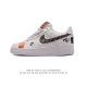 耐克 Nike Air Force 1 '07 Low 空军一号含气垫 低帮百搭厚底增高休闲运动板鞋。柔软、弹性十足的缓震性能和出色的中底设计，横跨复古与现代的