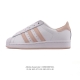 阿迪达斯 Adidas Superstar 2025年新款鞋子 蛇年新款 经典贝壳头系列 新款休闲板鞋潮流女士运动鞋 。鞋面皮革拼接材质 标志性的贝壳鞋头，简约