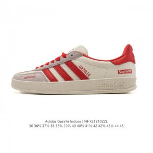 阿迪达斯 Adidas Originals Gazelle Indoor复古三叶草防滑透明橡胶板鞋经典运动鞋。这款经典鞋,忠于原版设计,缀撞色三条纹和鞋跟饰片。