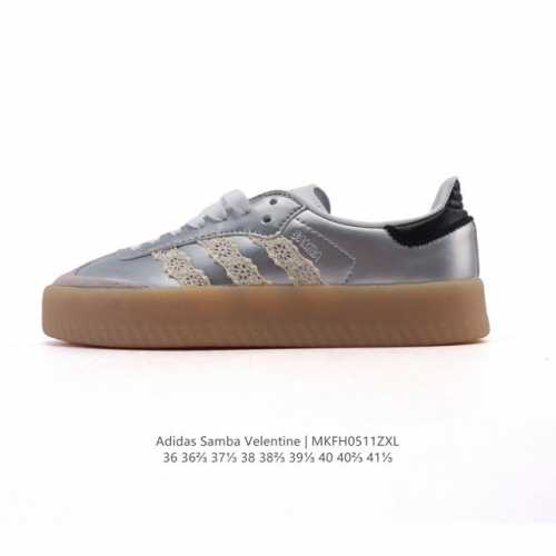 adidas 阿迪达斯 女款运动鞋 三叶草Samba Velentine 休闲鞋 德训鞋 复古板鞋经典运动鞋。一款阿迪达斯的Samba面包鞋，该鞋具有厚实的用料