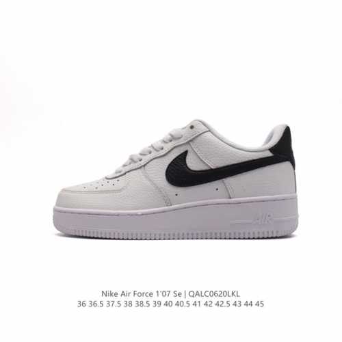 耐克 Nike Air Force 1 '07 Low 空军一号含气垫 低帮百搭厚底增高休闲运动板鞋。柔软、弹性十足的缓震性能和出色的中底设计，横跨复古与现代的