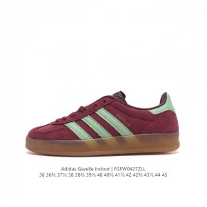 阿迪达斯 Adidas Originals Gazelle Indoor 复古三叶草防滑透明橡胶板鞋经典运动鞋。这款经典鞋,忠于原版设计,缀撞色三条纹和鞋跟饰片