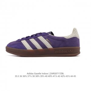 公司级 阿迪达斯 Adidas Originals Gazelle Indoor复古三叶草防滑透明橡胶板鞋经典运动鞋。这款经典鞋,忠于原版设计,缀撞色三条纹和鞋