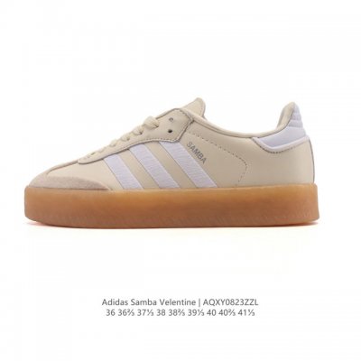 Adidas 阿迪达斯 女款运动鞋 三叶草Samba Velentine 休闲鞋 德训鞋 复古板鞋经典运动鞋。一款阿迪达斯的Samba面包鞋，该鞋具有厚实的用料